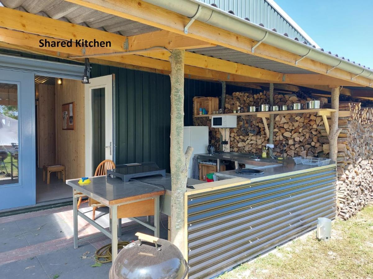 ホテル Kampeerplaats Glamping Essenhof アーフテーケルケ エクステリア 写真